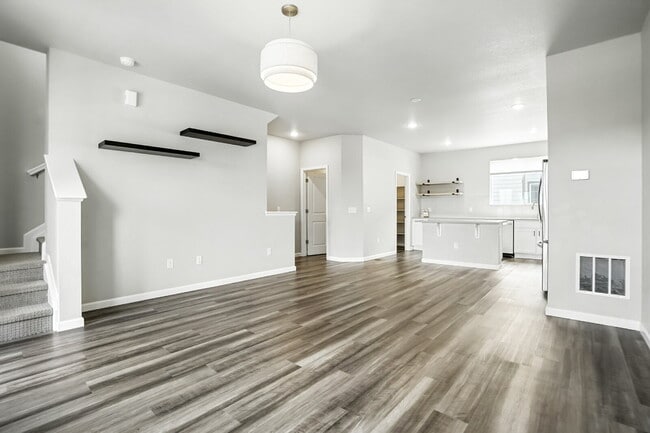 Building Photo - Modern 2-Bed, 2.5-Bath Townhome with Garage