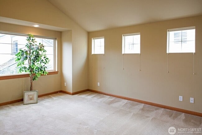 Building Photo - 1027 NE 123rd St