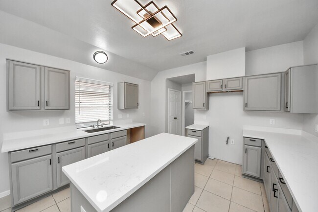 Building Photo - 16243 April Ridge Dr