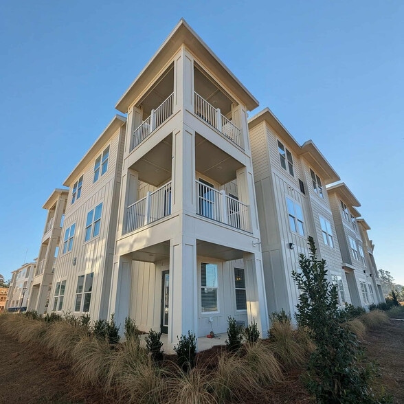 Building Photo - The Grove at Bradford Hills