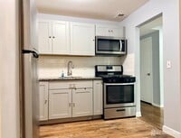 Building Photo - 128 College Dr