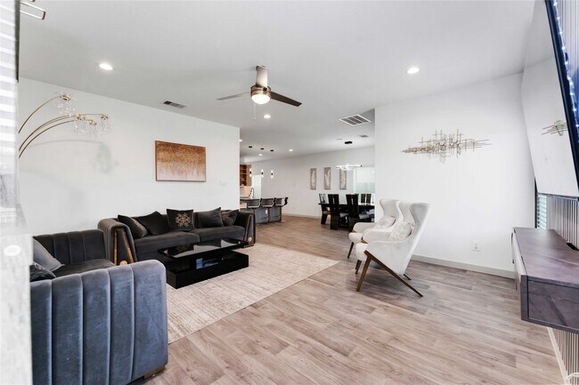 Building Photo - 12812 Barnsbury Ln