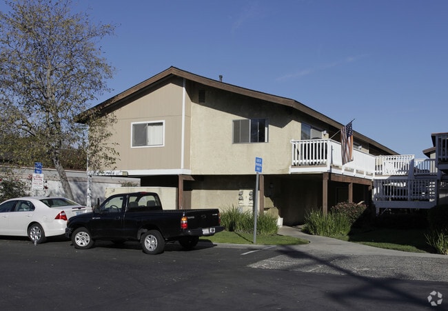 Building Photo - 302 E Victoria St