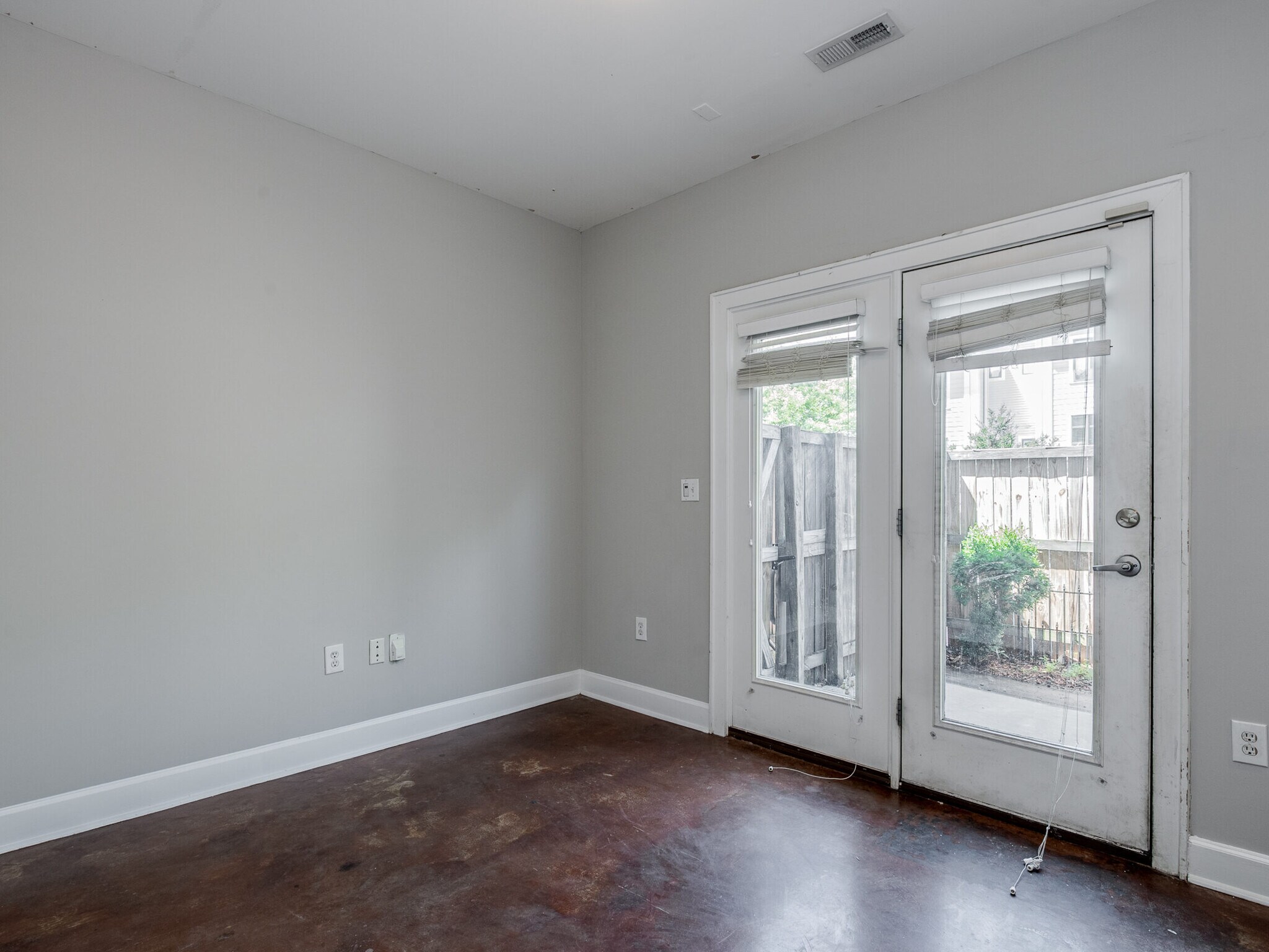 Building Photo - 640 Garden District Dr