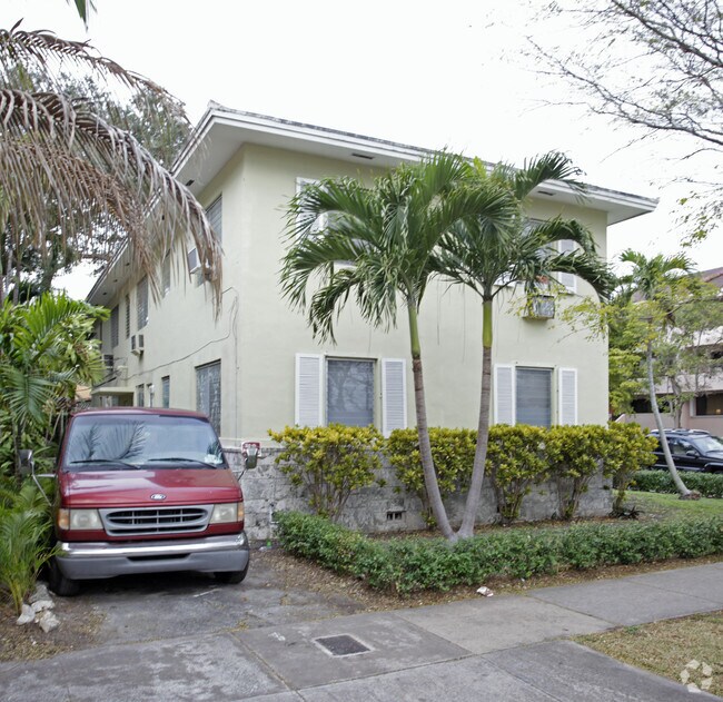 Building Photo - 300 Mendoza Ave