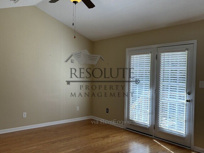 Building Photo - 107 E Moss Creek Dr