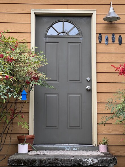 Entrance to mail and laundry room - 5427 SE Tibbetts St