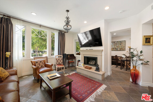 Building Photo - 6241 Crescent Park W