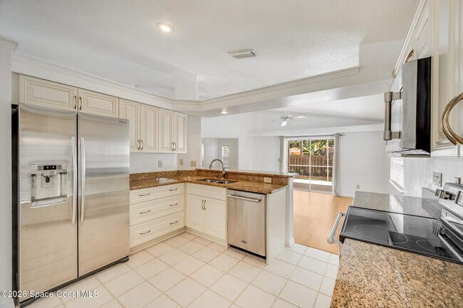 Building Photo - 330 Las Olas Dr