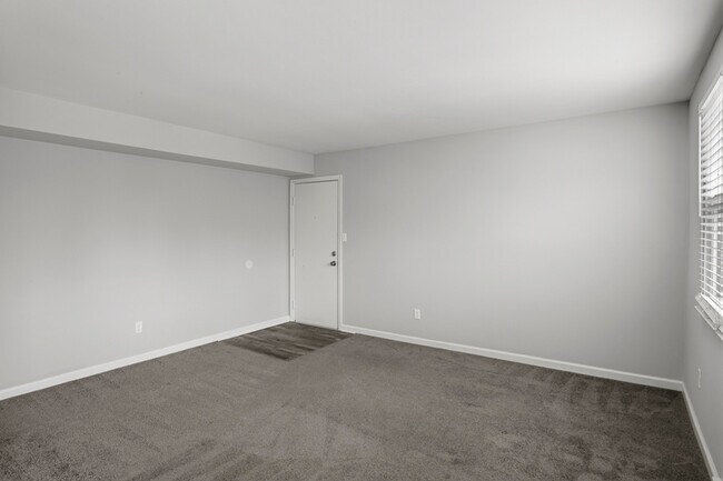 Building Photo - 4411 Falls Bridge Dr