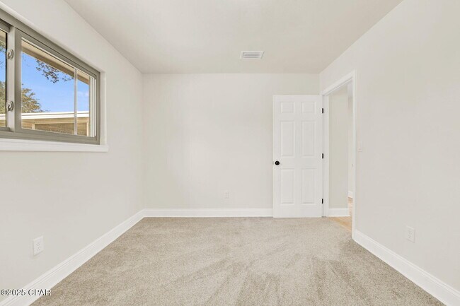 Building Photo - 5204 Park St