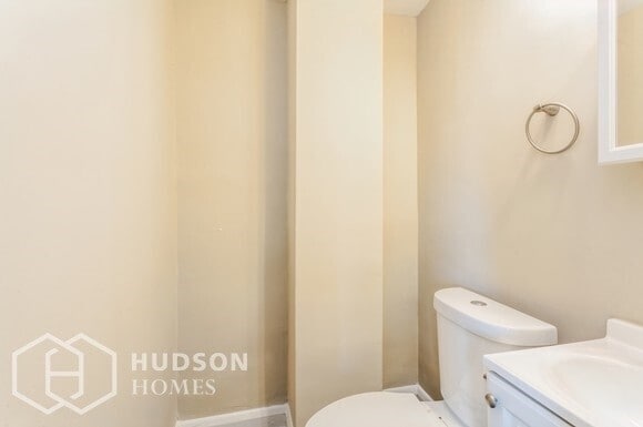 Building Photo - AVAILABLE NOW! - 1010 Dartmouth Rd, Baltim...