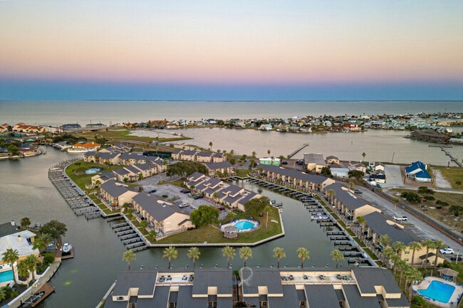 Building Photo - 1902 Bayhouse Dr