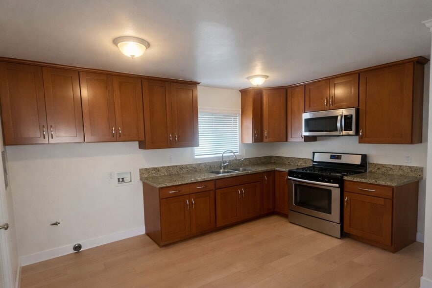 Building Photo - 607 N Mar Vista Ave