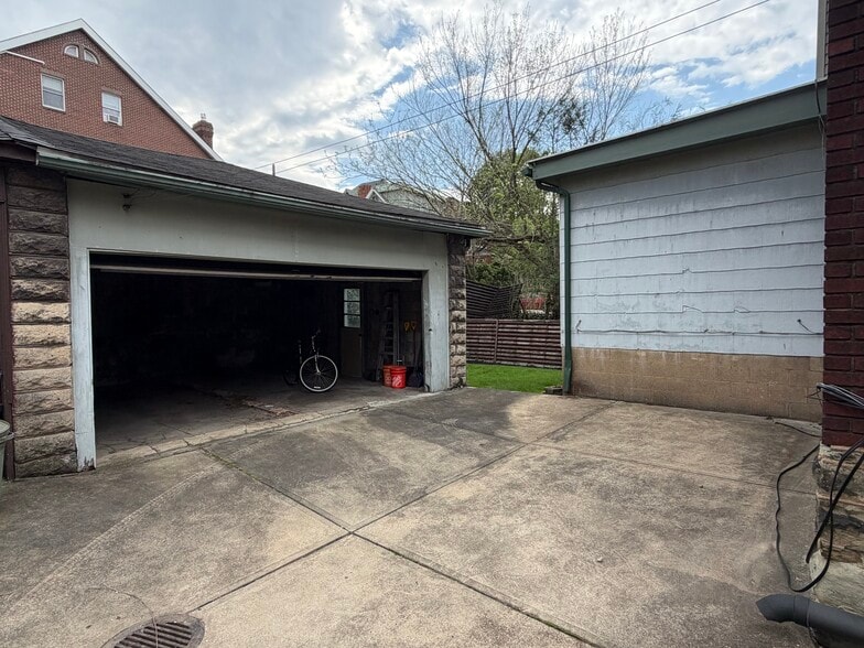Building Photo - 5708 Solway St