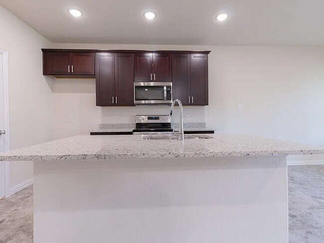 Building Photo - 1028 Park Oak Ln