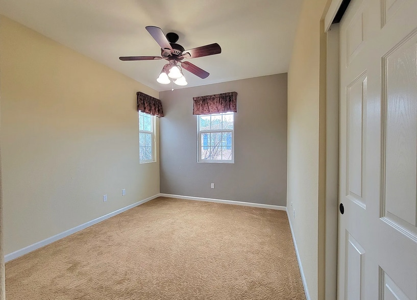 Building Photo - 205 Barnhill Dr