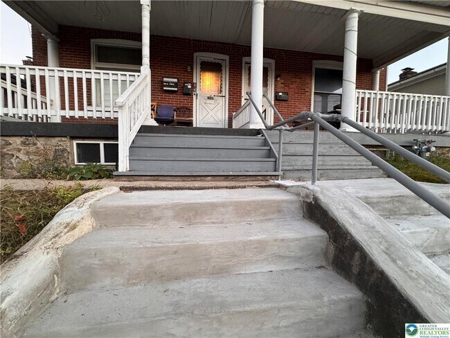 Building Photo - 926 Broadway