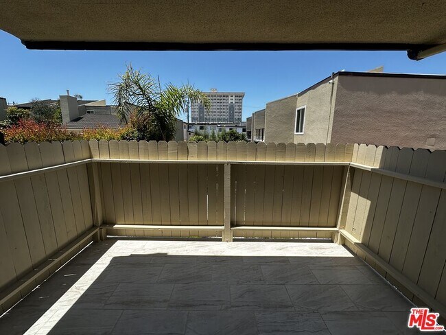 Building Photo - 3422 Maricopa St