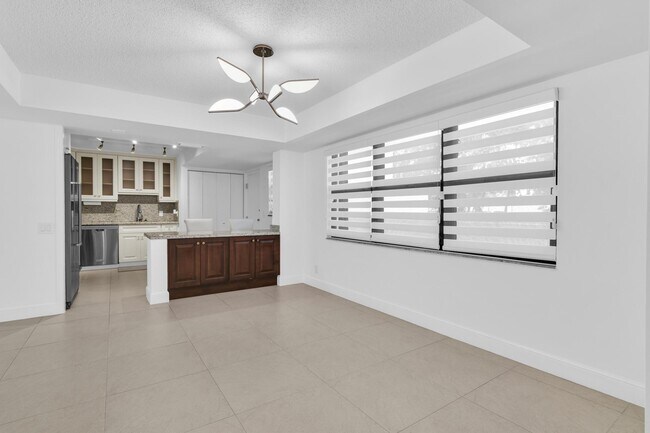 Building Photo - 277 N Ocean Blvd