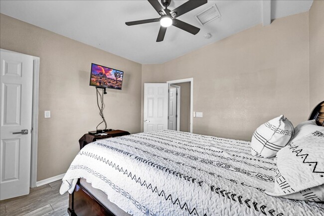 Building Photo - 29 Palms home in great neighborhood!