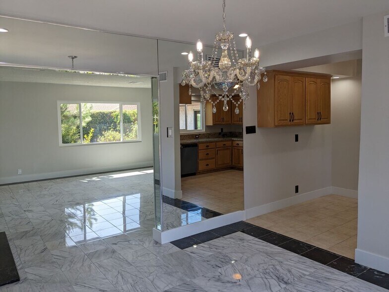 Building Photo - 151 W Hillside St