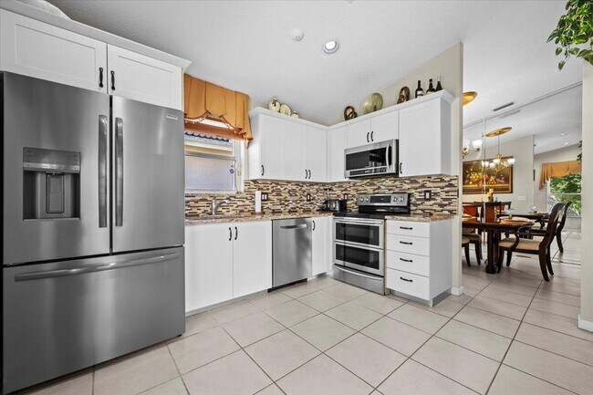 Building Photo - 12127 Sunset Point Dr