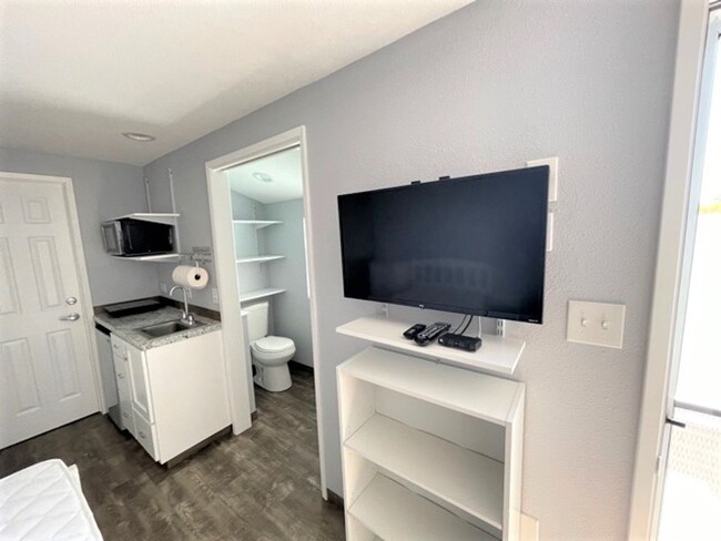 Building Photo - LAKEWOOD STUDIO (ROOM) FOR RENT  $1,350.00 MO