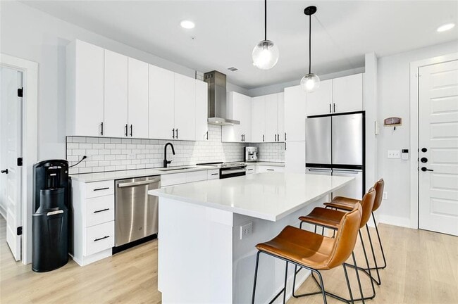 Building Photo - 3101 Govalle Ave