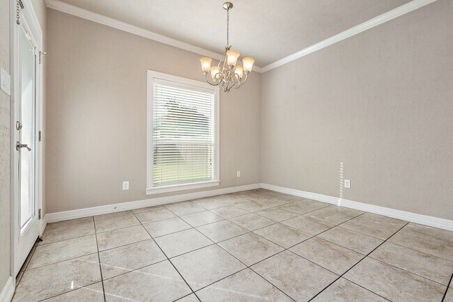 Building Photo - Available for September Move In! Spacious ...