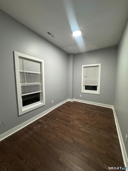 Building Photo - 148 Rosette St