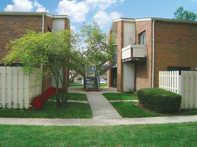 Primary Photo - Stratford Town Apartments