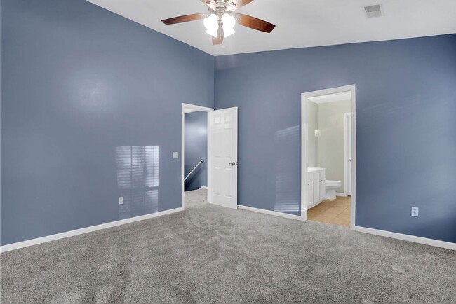 Building Photo - 3 bedroom 2 1/2 bath with loft