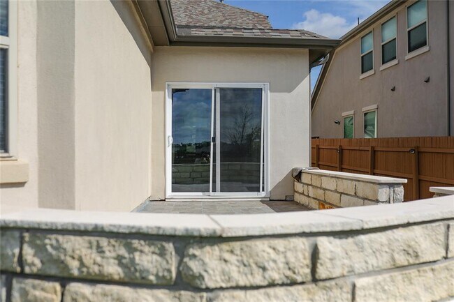 Building Photo - 112 Rosebush Dr