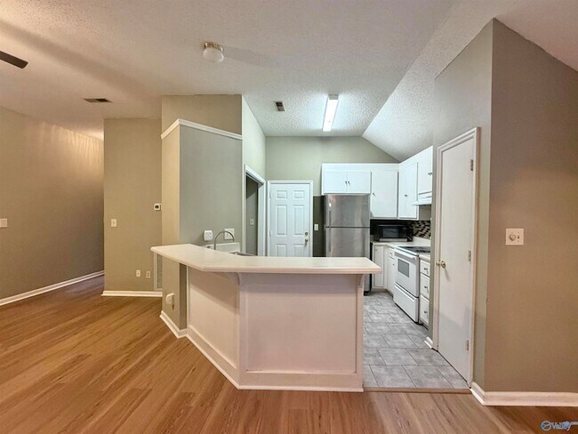 Building Photo - 105 Sugarwood Ct