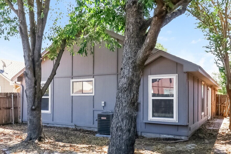 Building Photo - 1424 Horncastle St