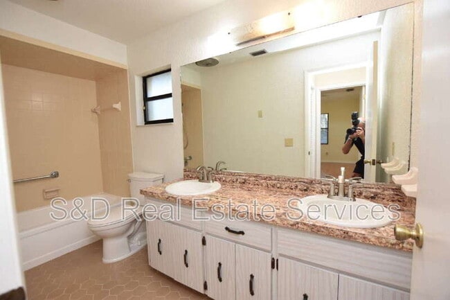 Building Photo - 1715 High Point Dr