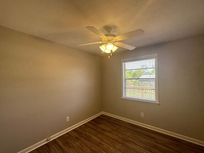Building Photo - Prattville Redo!