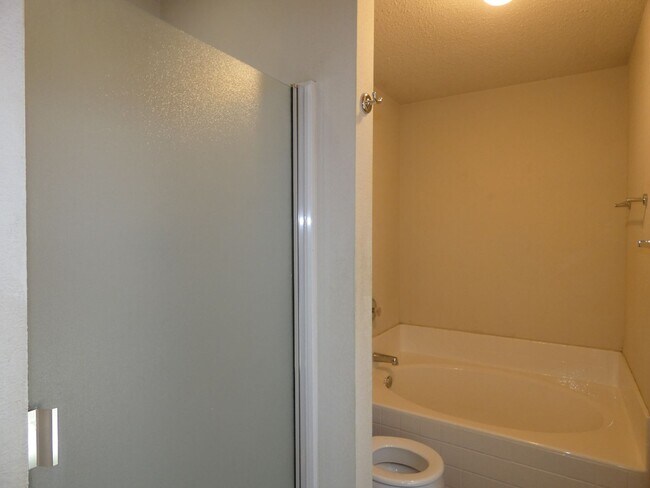 Building Photo - 10325 Bear Hollow Dr