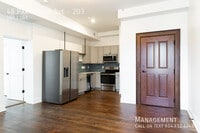 Building Photo - 48 Parkwood Ave