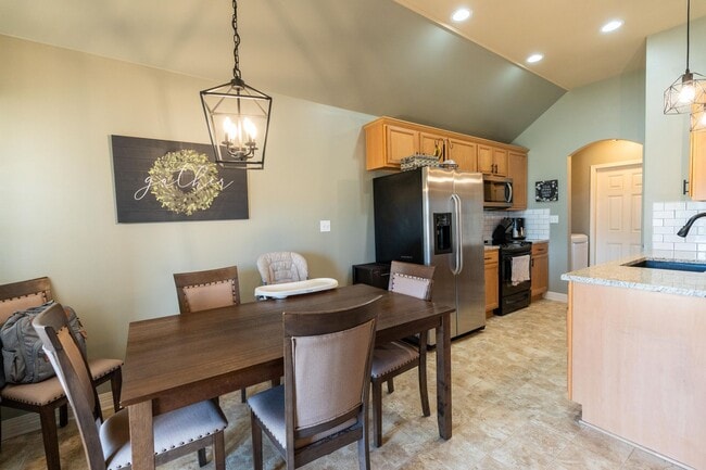 Building Photo - Savannah Place 3/2 House