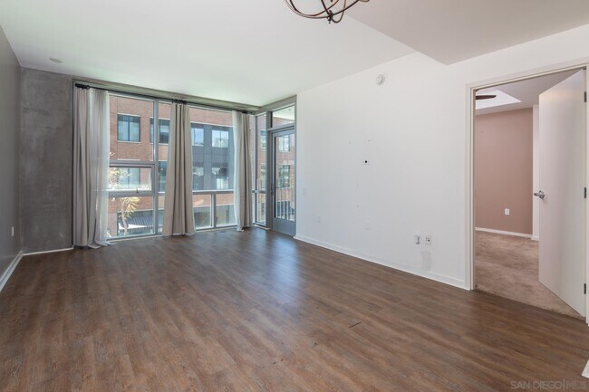Building Photo - 321 Tenth Ave