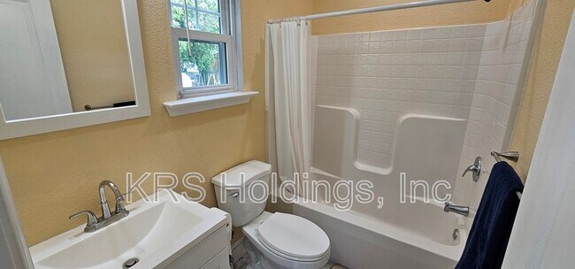 Building Photo - 3117 Argonne Ave