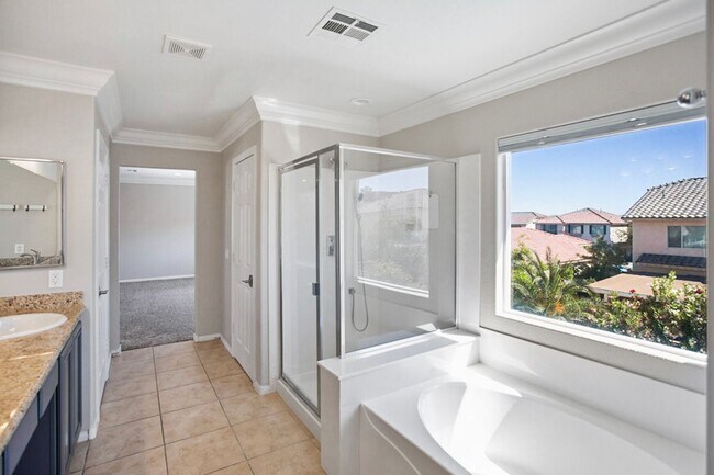 Building Photo - Southwest Pool Home With First Floor Bed And Bath