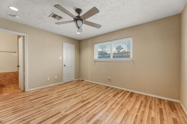 Building Photo - 5211 Court Rd