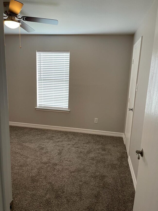 Building Photo - 24202 Bar Kay Ln