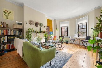 Building Photo - 104 E Brookline St