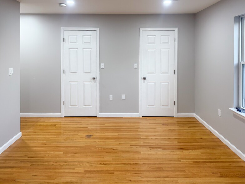 Building Photo - 632 Norwood Ter