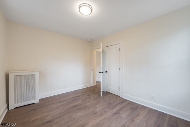 Building Photo - 160 Academy St