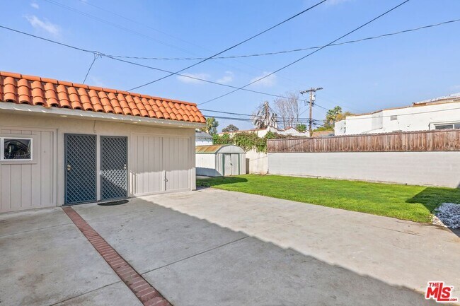 Building Photo - 141 S Vista St